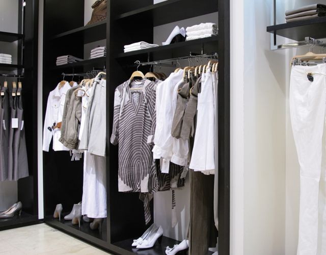 Geschäft-Garderobe aus Holz in schwarz